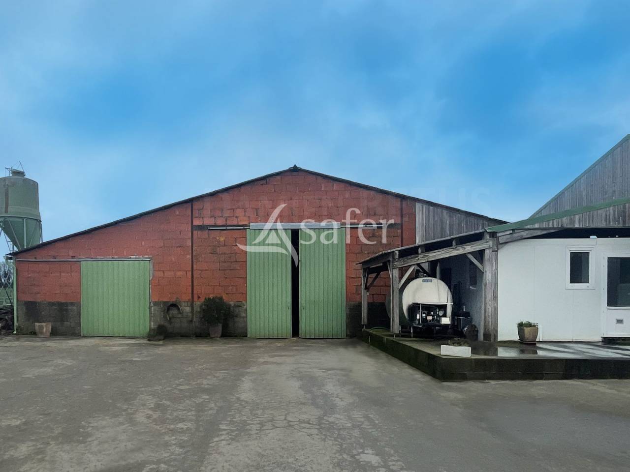 Explotaci&oacute;n agr&iacute;cola En venta Vend&eacute;e