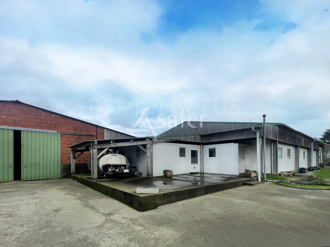 Explotaci&oacute;n agr&iacute;cola En venta Vend&eacute;e