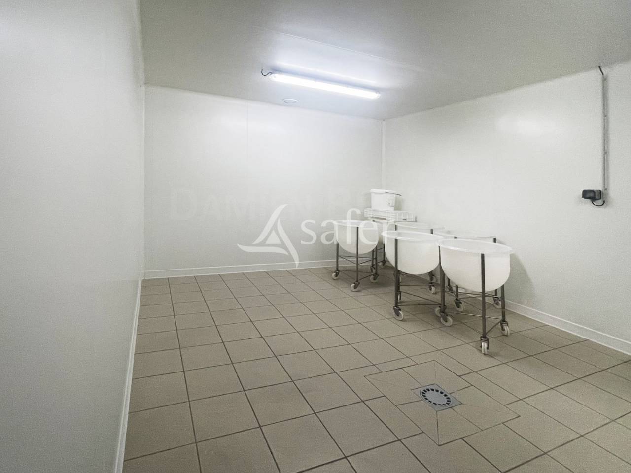 Explotaci&oacute;n agr&iacute;cola En venta Vend&eacute;e