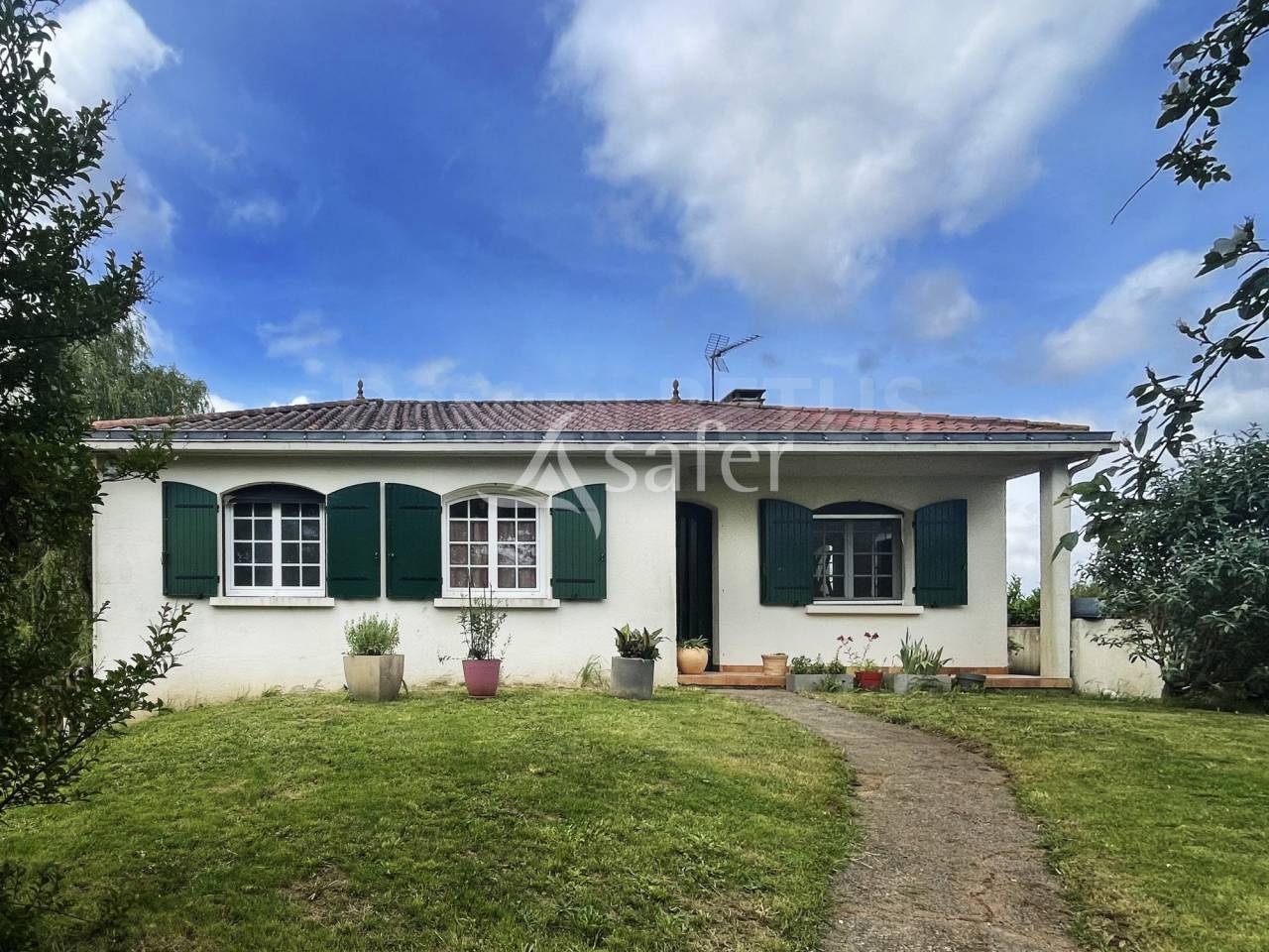 Explotaci&oacute;n agr&iacute;cola En venta Vend&eacute;e