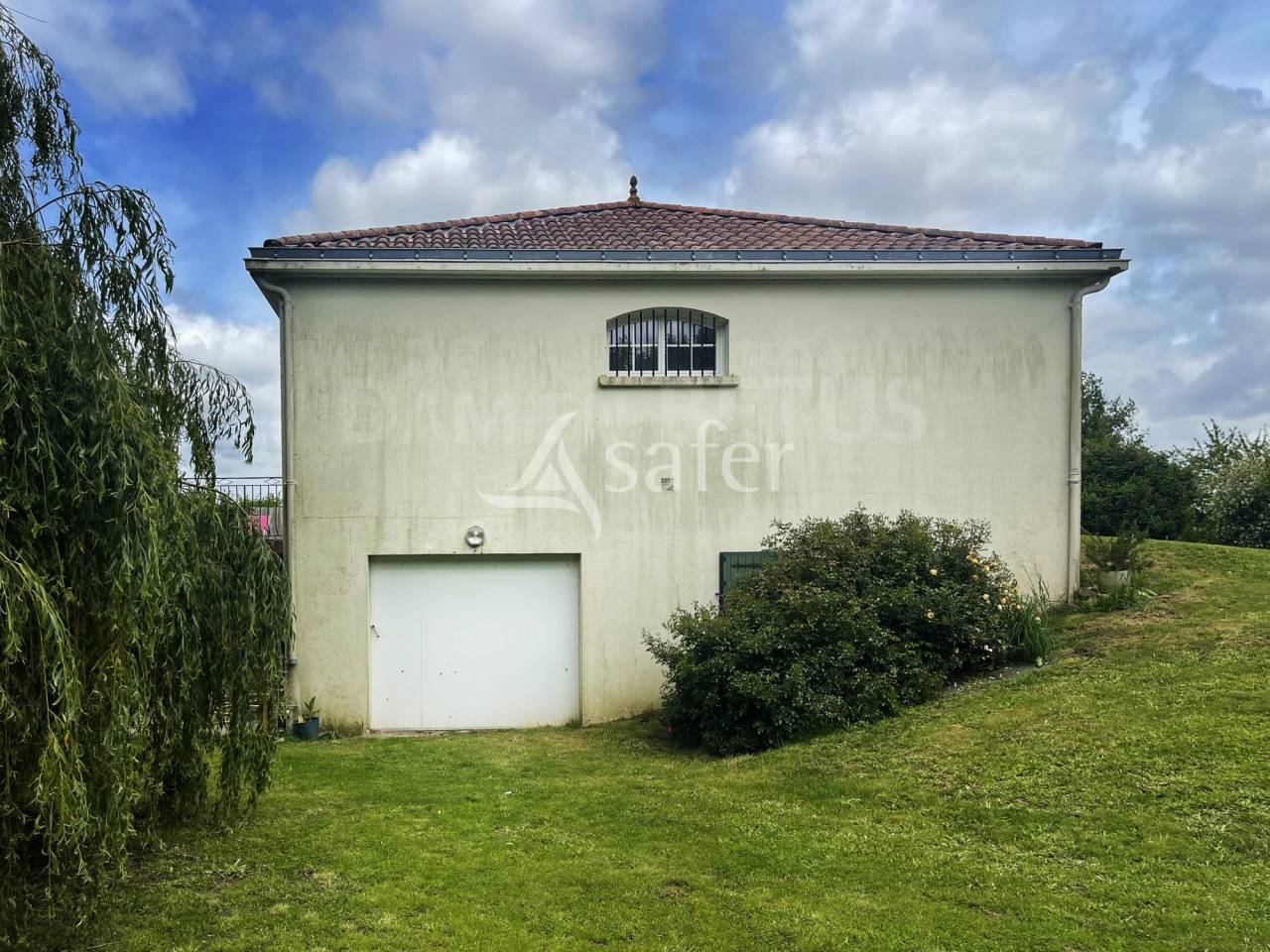 Explotaci&oacute;n agr&iacute;cola En venta Vend&eacute;e