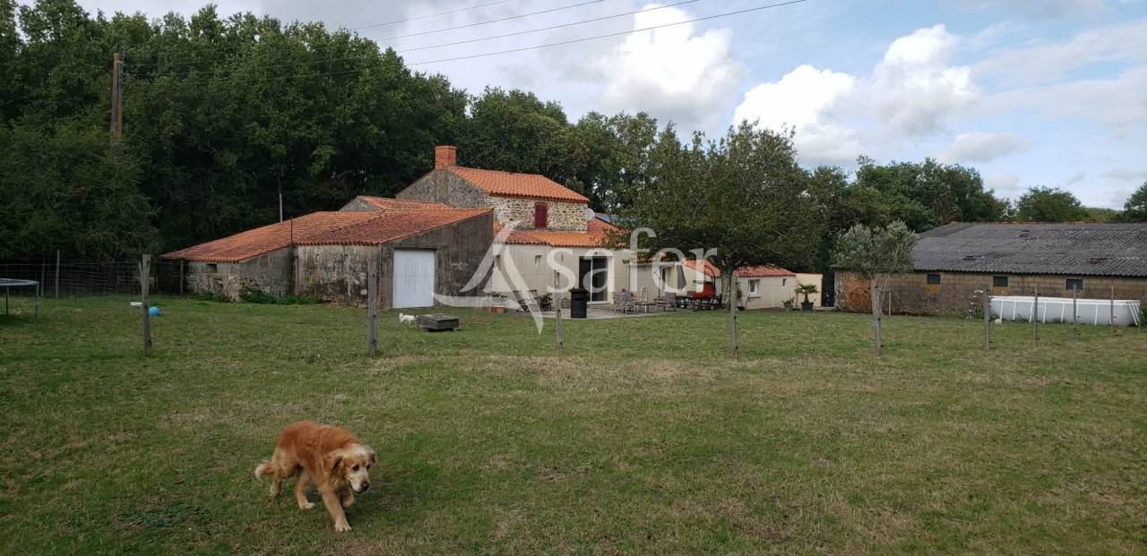 Explotaci&oacute;n agr&iacute;cola En venta Vend&eacute;e