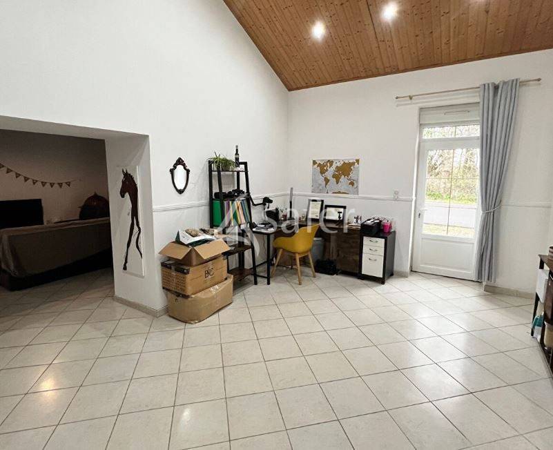 Explotaci&oacute;n agr&iacute;cola En venta Vend&eacute;e