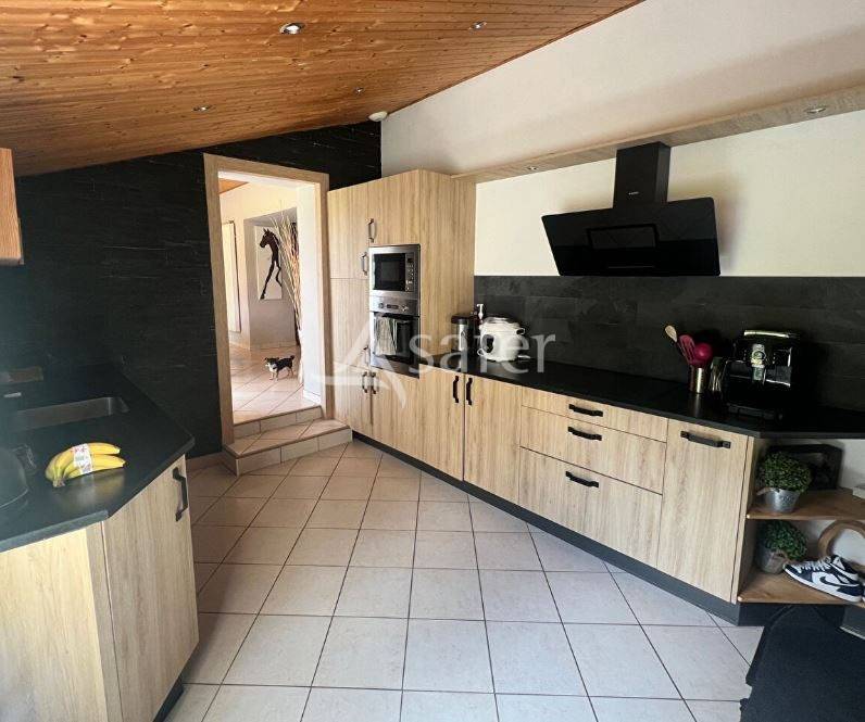 Explotaci&oacute;n agr&iacute;cola En venta Vend&eacute;e