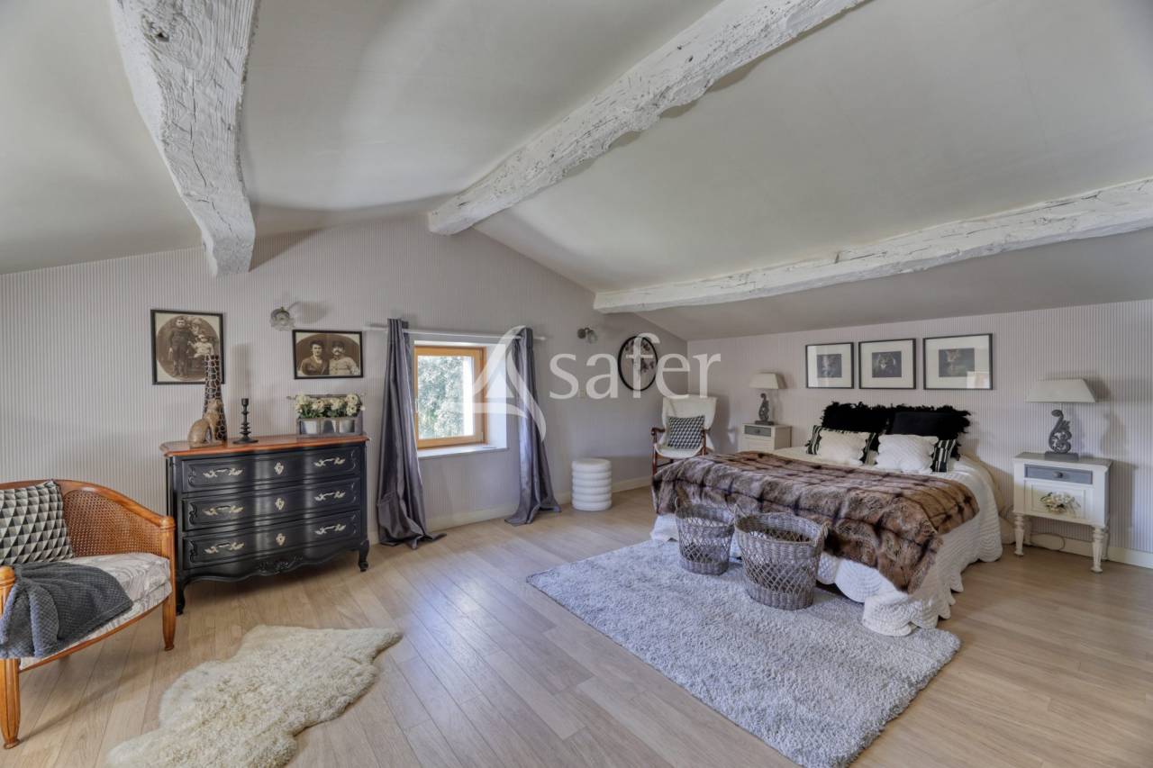 Propiedad ecuestre En venta Vend&eacute;e