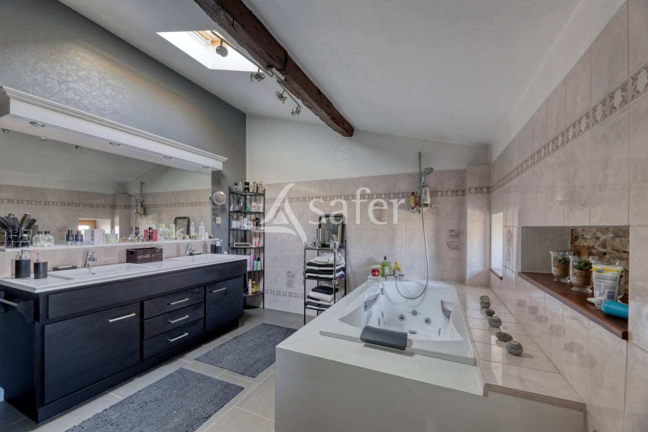 Propiedad ecuestre En venta Vend&eacute;e