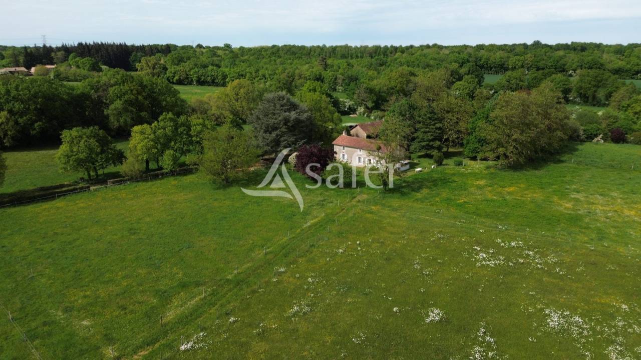 Propiedad ecuestre En venta Deux-S&egrave;vres