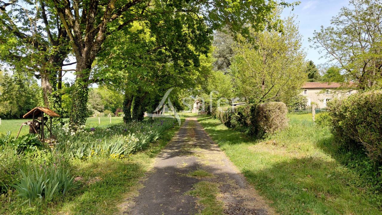 Propiedad ecuestre En venta Deux-S&egrave;vres