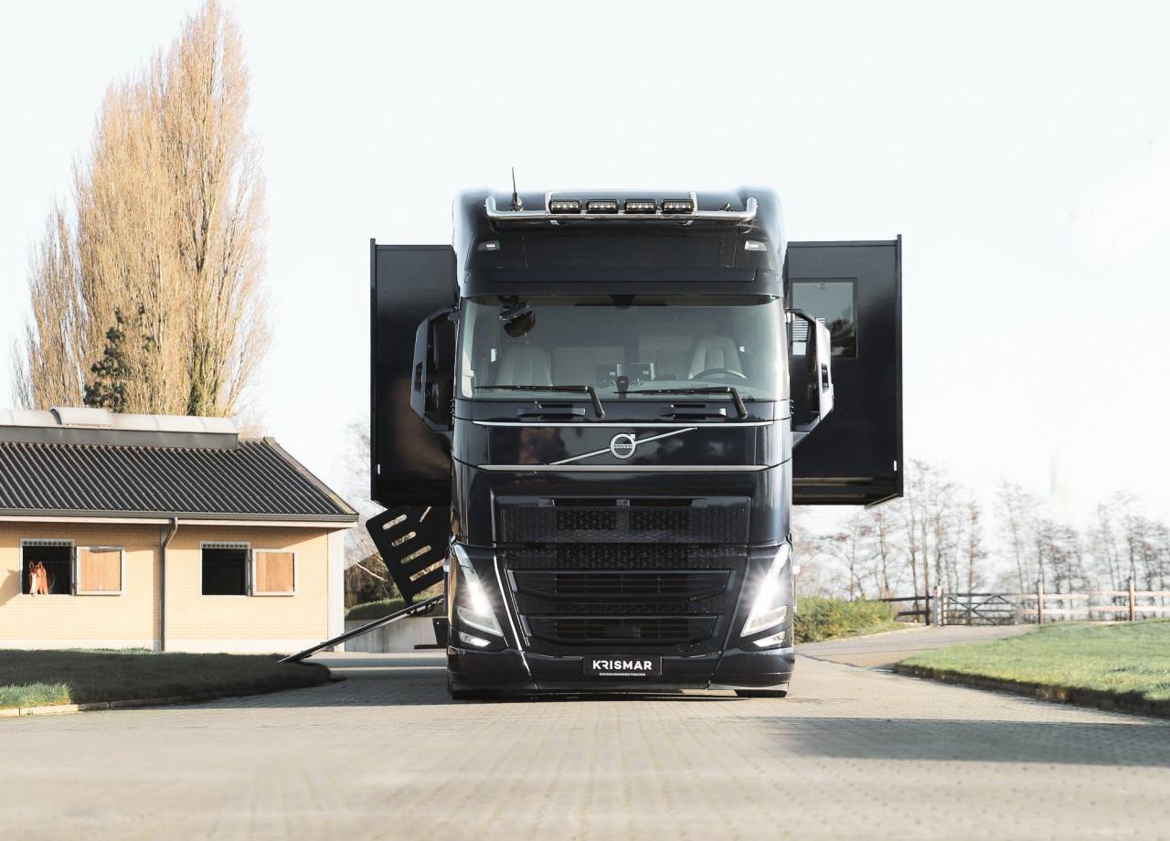 Cami&oacute;n para caballos Volvo  2022 De segunda mano