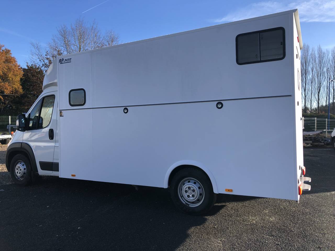 Furgoneta para caballos AP Petit Peugeot Boxer L4  2020 Nuevo