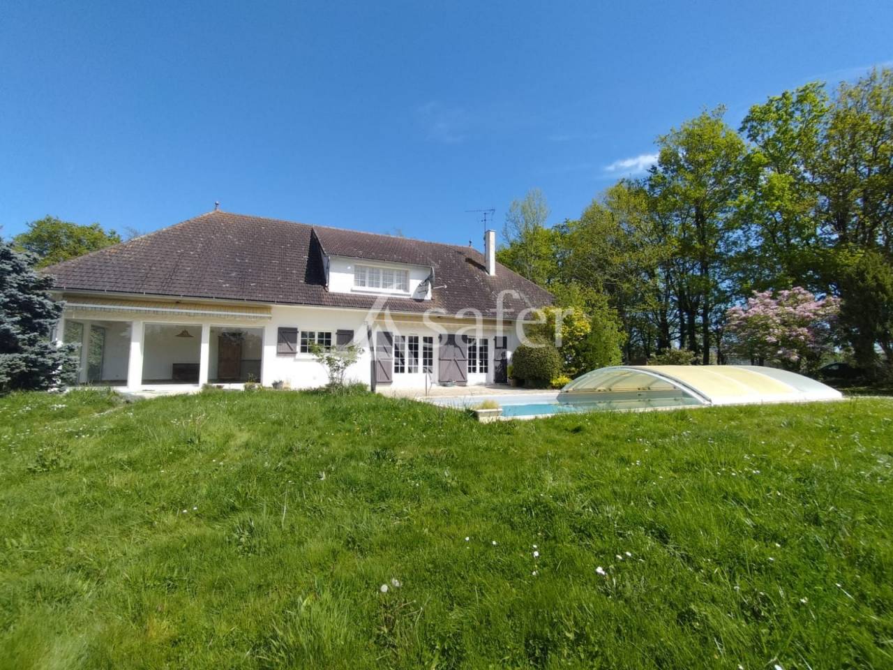 Explotaci&oacute;n agr&iacute;cola En venta Vend&eacute;e