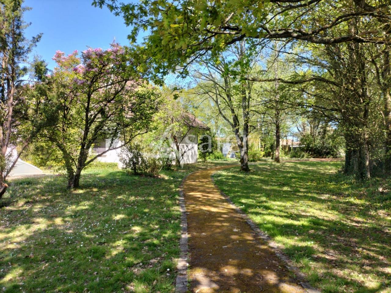 Explotaci&oacute;n agr&iacute;cola En venta Vend&eacute;e