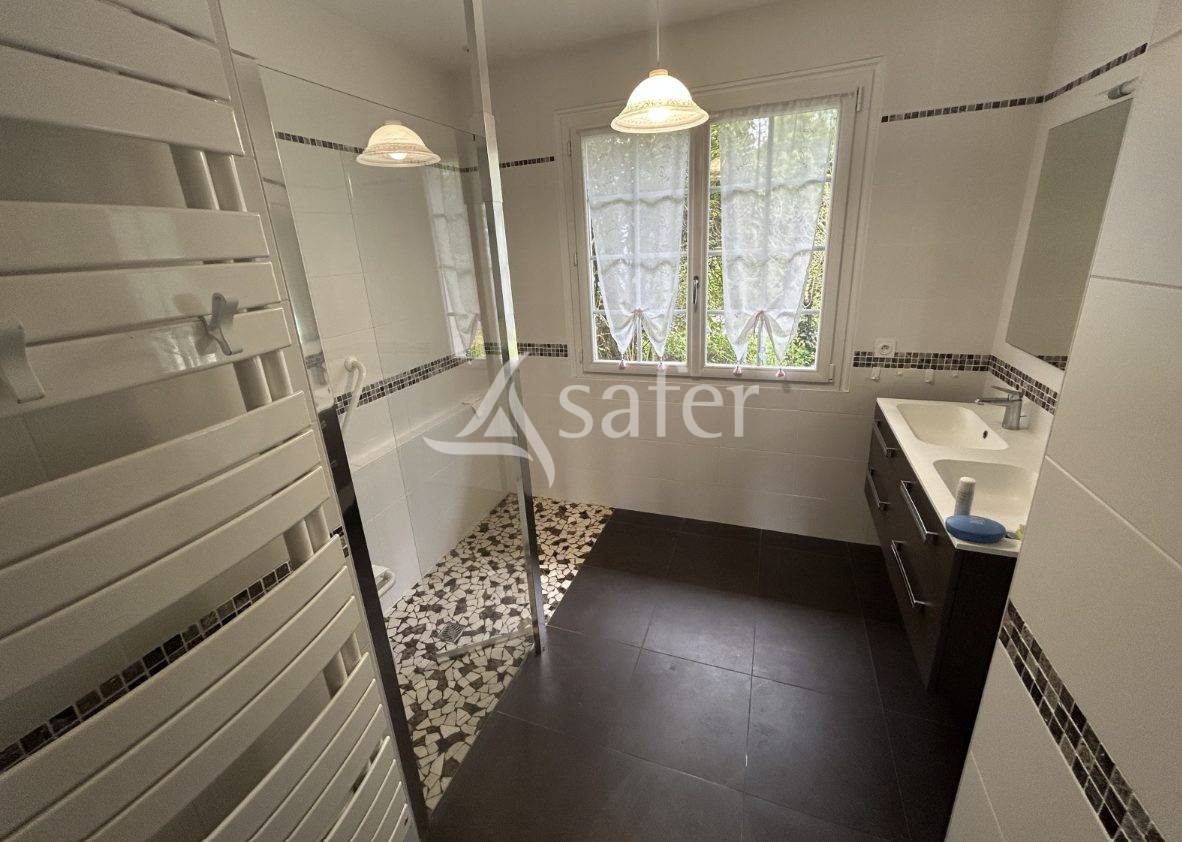 Explotaci&oacute;n agr&iacute;cola En venta Vend&eacute;e