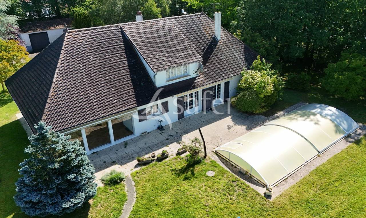 Explotaci&oacute;n agr&iacute;cola En venta Vend&eacute;e